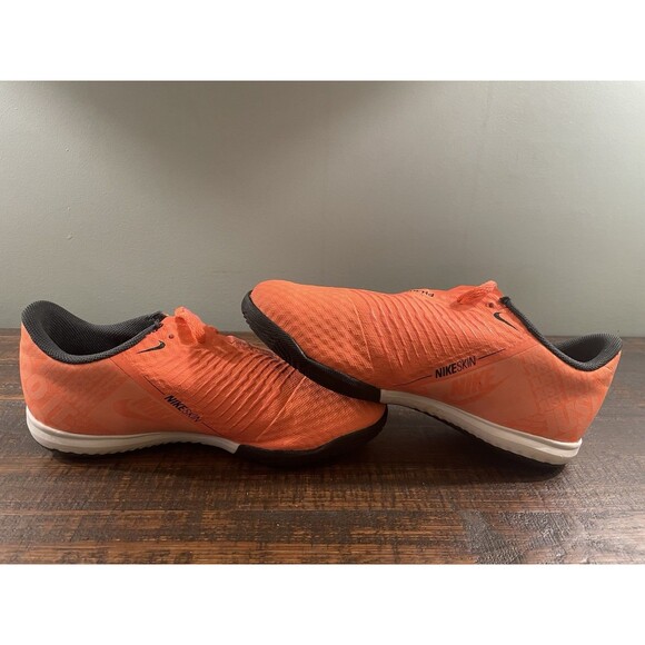 Nike Phantom Venom Academy IC indoor Soccer Shoes Youth Size 4Y Bright Crimson - Picture 7 of 8